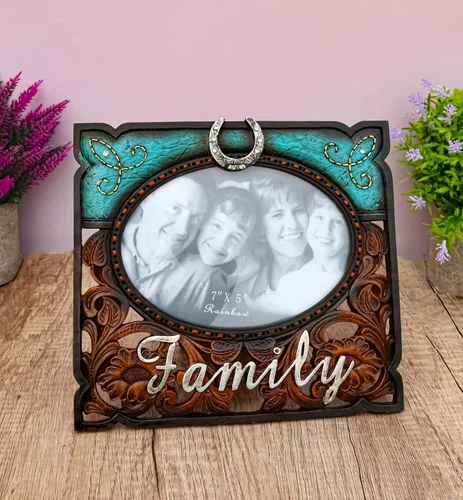 Vista 8 de Ebros Gift Rustic Western Family - Marco de fotos de piel sintética turquesa y resina de madera tallada, 7 x 5 pulgadas, con caballete trasero