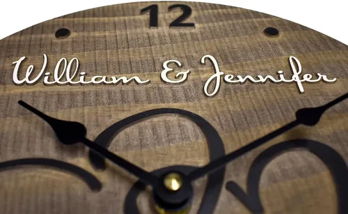 Vista 9 de Reloj de pared de madera personalizado de 11 pulgadas con corazones entrelazados para pareja, madera hecha a mano