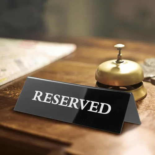 Vista 2 de SOLUSTRE Señales de mesa reservadas de acrílico para sillas de boda de restaurante, 2 uds