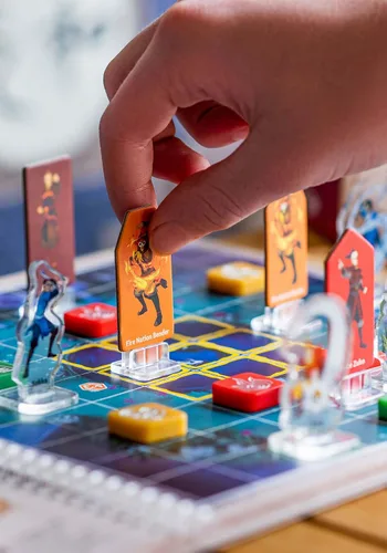 Vista 3 de Funko Avatar: The Last Airbender Crossroads of Destiny Juego de mesa para 2-4 jugadores de 10 años en adelante