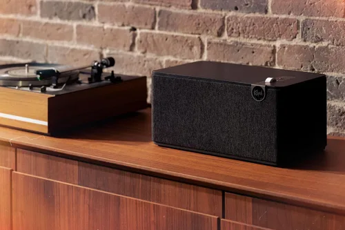 Vista 8 de Klipsch Sistema de altavoces Bluetooth Premium The Three Plus, listo para tocadiscos con entradas Phono/RCA, Bluetooth 5.3 con hasta 40 pies