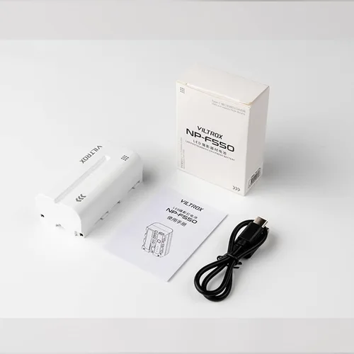 Vista 9 de VILTROX Paquete de 2 baterías NP-F550 y cargador de pared para cámara Sony NP F530 F550 F970 F960 F770 F750 F330 TR516 TR716 TR818 TR910 TR917, luz