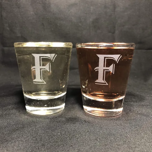 Vista 6 de Juego de 2 vasos de chupito con letras de monograma de 1.5 oz (B)