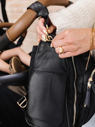 Vista 6 de JuJuBe Mochila convertible para pañales con cambiador, organizador de gran capacidad de 14 bolsillos, bolsillo aislado para botella, toallitas