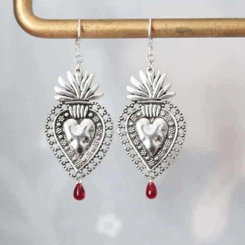 Vista 3 de Corazón sagrado de oro, pendientes votivos de gota de sangre roja, pendientes de corazón sagrado, pendientes de corazón sagrado