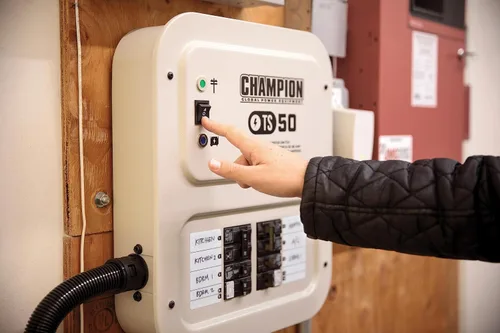 Vista 11 de Champion Power Equipment Interruptor de transferencia manual de 50 amperios para interiores con cable de alimentación de generador de 30 pies y caja