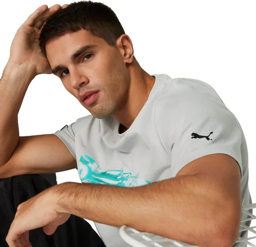 Vista 6 de PUMA Camiseta con estampado de coche Mercedes AMG Petronas Essentials para hombre