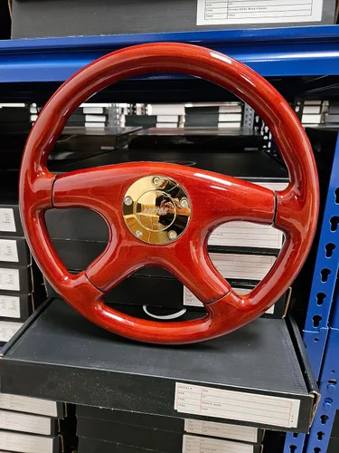 Vista 2 de Raptor Volante de madera de caoba de 15" (dorado)