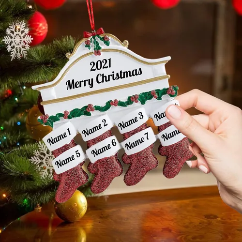 Vista 4 de Amlion Adornos personalizados de cerámica para calcetines de Navidad, familia de 2 a 8, nombres personalizados, estilo tradicional, ocasión