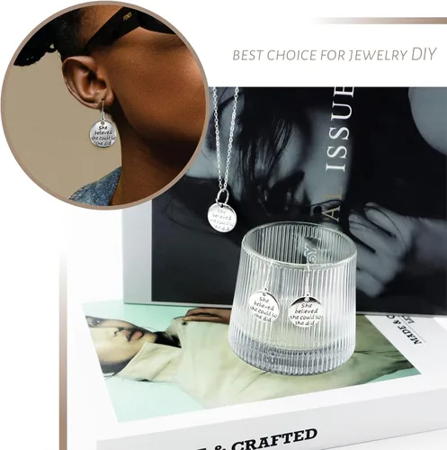 Vista 5 de JIALEEY 30 dijes de aleación con texto en inglés «She believed she could so she did» («She believed she could so she did») para manualidades