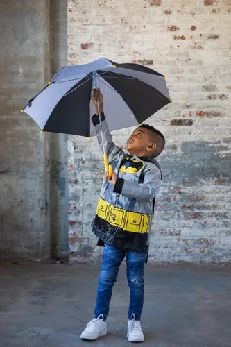 Vista 2 de DC Comics Justice League Superman Batman - Chaqueta impermeable para lluvia y paraguas de 3 piezas para niños pequeños