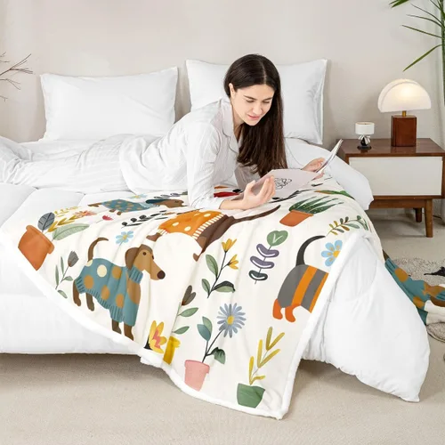 Vista 3 de Manta de perro salchicha de dibujos animados, bonita manta de felpa para decoración de sala de estar, flores de jardín en acuarela, sofá, cama