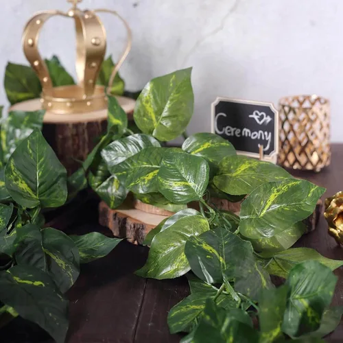 Vista 2 de Efavormart - Guirnalda de hiedra artificial de Pothos con protección UV, 8 pies, color verde oscuro, hojas de seda realistas para valla