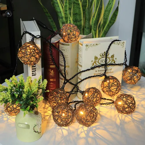 Vista 7 de Vigdur Luces de Cadena de Bolas de Ratán, Luces de Cadena de Linterna Boho con 10 Bombillas LED Conectables, Luces de Cadena para Interiores
