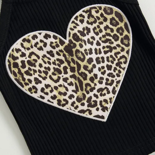 Vista 6 de Conjunto de ropa de verano para bebé recién nacida, sin mangas, con estampado de amor, volantes, pantalones cortos de leopardo, 3 piezas, diadema
