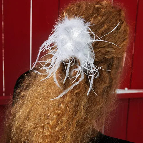 Vista 6 de IKASEFU Pulsera de pluma de avestruz natural para muñeca, accesorios para el cabello, disfraz de fiesta