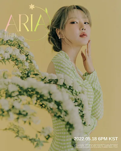 Vista 2 de GFRIEND YERIN ARIA 1st Mini Album ( NIGHT Ver. ) ( Incl. CD+Photo Book+Photo Card+Film Photo Card+Post Card+Fan+ID Photo ) K-POP SEALAD