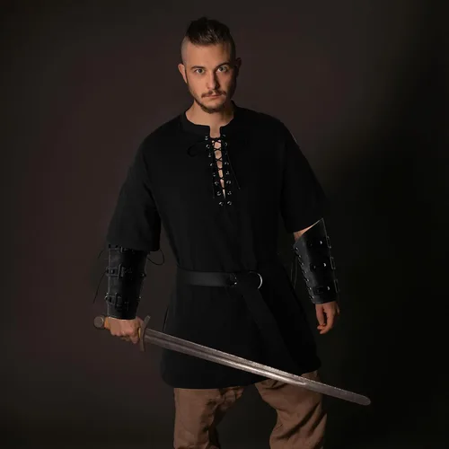 Vista 6 de Disfraz renacentista medieval para hombre, túnica vikinga, disfraz de caballero de piel sintética, protectores de brazos y cinturón, camisas vikingas