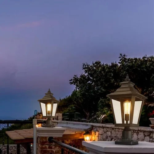 Vista 5 de Luces de poste grandes para exteriores, lámpara de poste con acabado negro, impermeable y antioxidante, moderna iluminación exterior de pilar