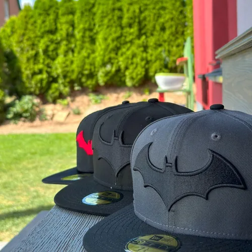 Vista 5 de New Era Batman Hush Logo Negro sobre Negro Colorway 59Fifty Fitted Hat
