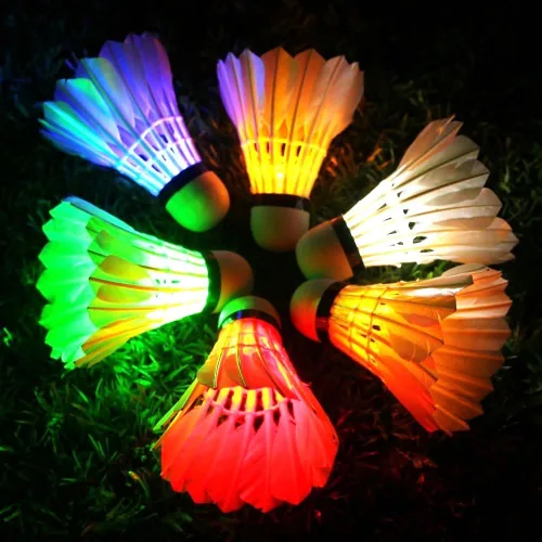 Vista 7 de LED de bádminton Birdies, LED colorido volante oscuro noche ganso pluma resplandor pájaros iluminación interior actividades deportivas al aire libre