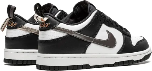 Vista 251 de Nike Kid's Dunk Low Sneaker