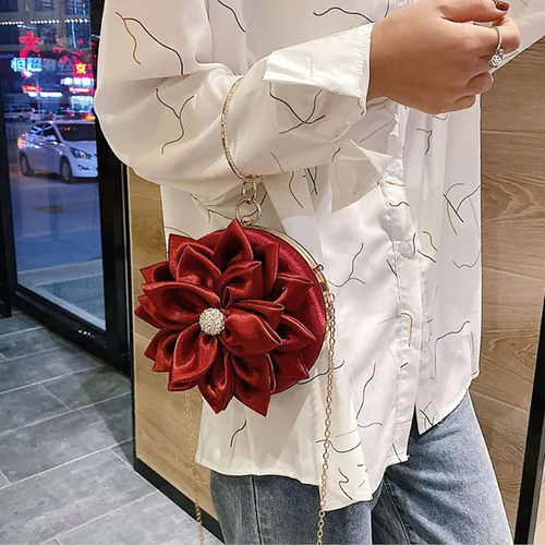 Vista 2 de Buddy - Bolso de mano de satén suave para mujer, con forma de rosa, para boda, fiesta