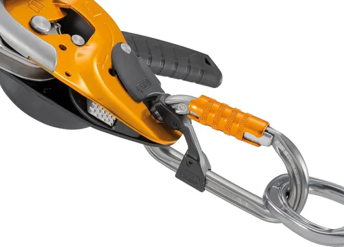 Vista 2 de Petzl Am'D Asymmetrical Aluminum Carabiner - D-Shape Connector (27 kN)
