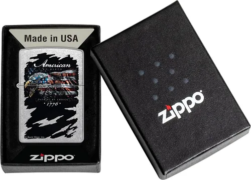 Vista 17 de Zippo encendedores con la bandera de EE. UU.