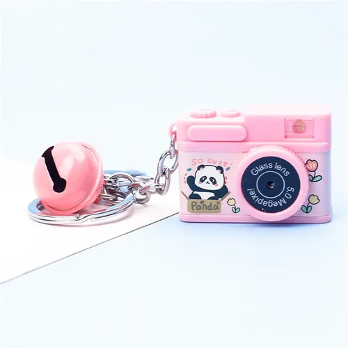 Vista 5 de Vlmazlm Llavero de luz LED con forma de cámara de dibujos animados de anime, llavero Kawaii para niños, bolsa colgante, regalo de joyería