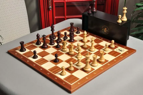 Vista 10 de The Library Grandmaster Juego de ajedrez, caja y combinación de tablero