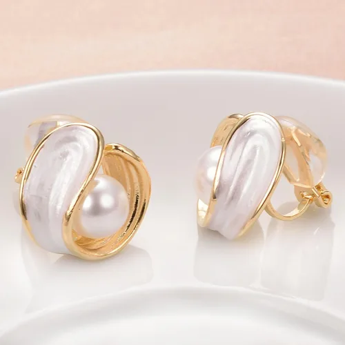 Vista 10 de Yoursfs Aretes de clip de perlas blancas grandes para mujer, chapados en oro de 18 quilates, hipoalergénicos, sin perforaciones, joyería brillante