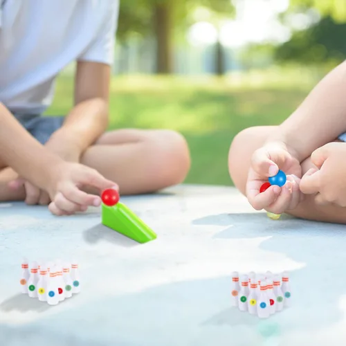 Vista 5 de Kathfly Recuerdos de fiesta de bolos para niños, mini juego con pasadores de tazón en miniatura, rampa, bola, juegos de bolos de mesa, rellenos