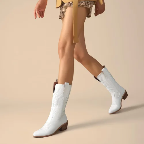 Vista 6 de olomisa Botas vaqueras para mujer, botas metálicas bordadas con punta puntiaguda, tacón grueso, botas vaqueras de media pantorrilla