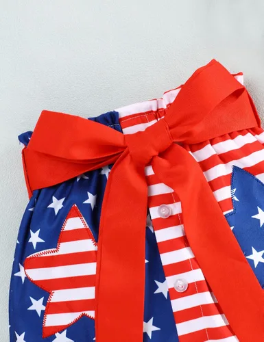 Vista 6 de Conjunto de falda para el Día de la Independencia para niña del 4 de julio, camiseta de manga voladora, falda con botones y bandera estadounidense