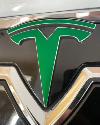 Vista 2 de Calcomanía con logotipo para Tesla Model S, Nosecone, juego de 14 piezas (verde brillante)