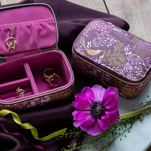 Vista 5 de Portico Designs Joyero pequeño Sara Miller London de terciopelo suave organizador de joyas de viaje, 5 x 3.5 pulgadas, Haveli Gardens