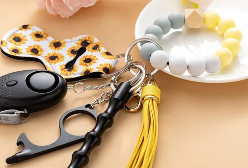 Vista 4 de Juego de llaveros para mujer, llavero de cuentas, pulsera, juego completo de llaveros, accesorios de bálsamo labial, llavero sin contacto
