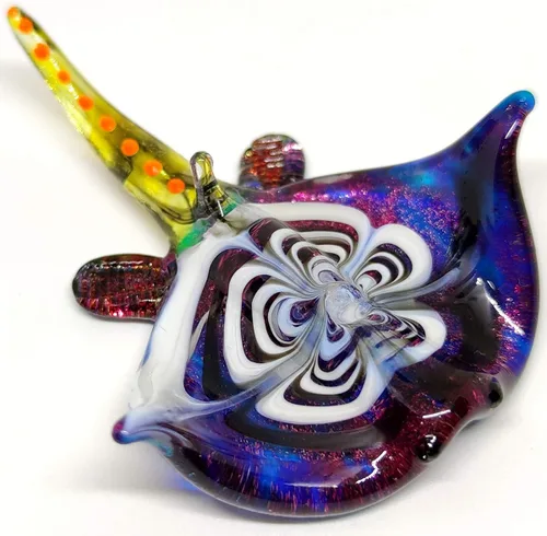 Vista 13 de Manta Ray - Figura de cristal hecha a mano – Pequeño animal de vidrio soplado – Escultura coleccionable en miniatura – Regalo único de decoración
