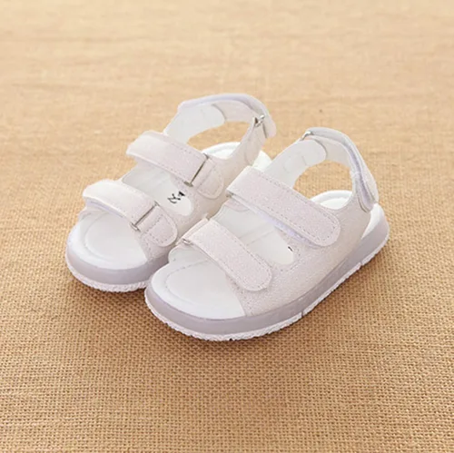 Vista 4 de Moonker Zapatos para niños niños y niñas sandalias deportivas de verano iluminadas con luz LED zapatos planos luminosos de 1 a 6 años Marrón 0-6