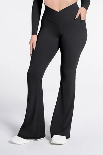Vista 4 de Sunzel Leggings acampanados, pantalones deportivos y cruzados para yoga, con control de abdomen, cintura alta y piernas anchas