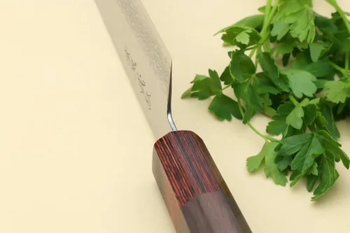 Vista 6 de Yoshihiro VG-10 Cuchillo de chef japonés multiusos de Damasco Santoku de 46 capas (mango de palisandro de 7 pulgadas)