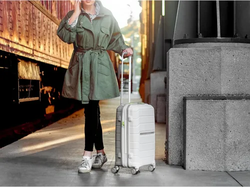 Vista 120 de Samsonite Freeform – Maleta rígida, expandible con ruedas dobles giratorias, Blanco