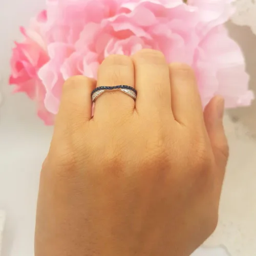 Vista 4 de Dazzlingrock Collection Anillo apilable redondo de oro de 14 quilates con zafiro azul y diamante blanco para mujer