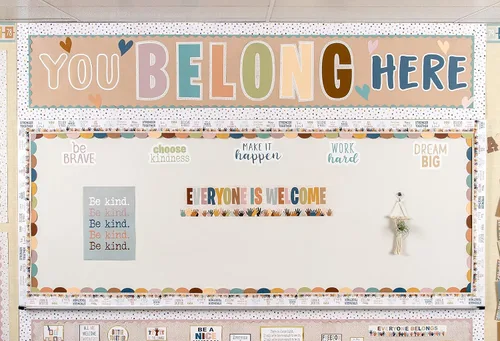 Vista 4 de Teacher Created Resources Everyone is Welcome - Borde recto enrollado con puntos pintados (TCR8912)