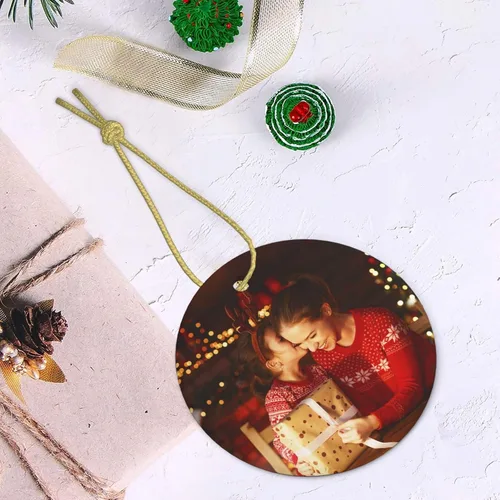 Vista 4 de Adornos de Navidad personalizados de cerámica, nuestro primer árbol de Navidad colgante 2023, decoración de regalo para Navidad, regalo