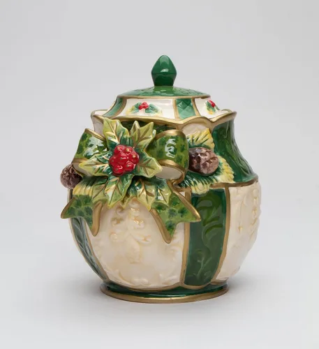 Vista 3 de Cosmos Gifts 10313 Acebo de Navidad de cerámica fina verde esmeralda con bayas rojas con cono de pino, 6 pulgadas de alto