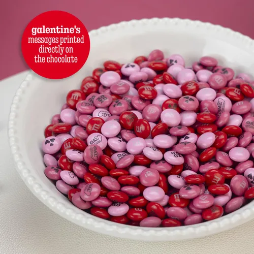 Vista 4 de M&M'S WORLD Galentine's Day - Caramelos de chocolate, 2 libras, celebra el amor con tu Galentine, regalo único para amigos, solteros y fiestas, crea