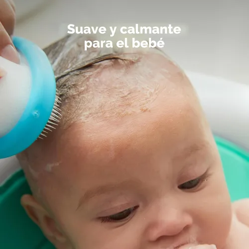 Vista 4 de Frida Baby El Sistema de Costra Láctea de 3 Pasos, DermaFrida The FlakeFixer, Esponja, Cepillo, Peine y Soporte de Almacenamiento para Bebés