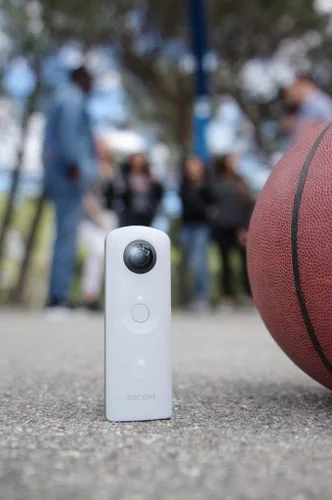 Vista 2 de Ricoh Theta SC 360° Video y cámara fija (blanco)